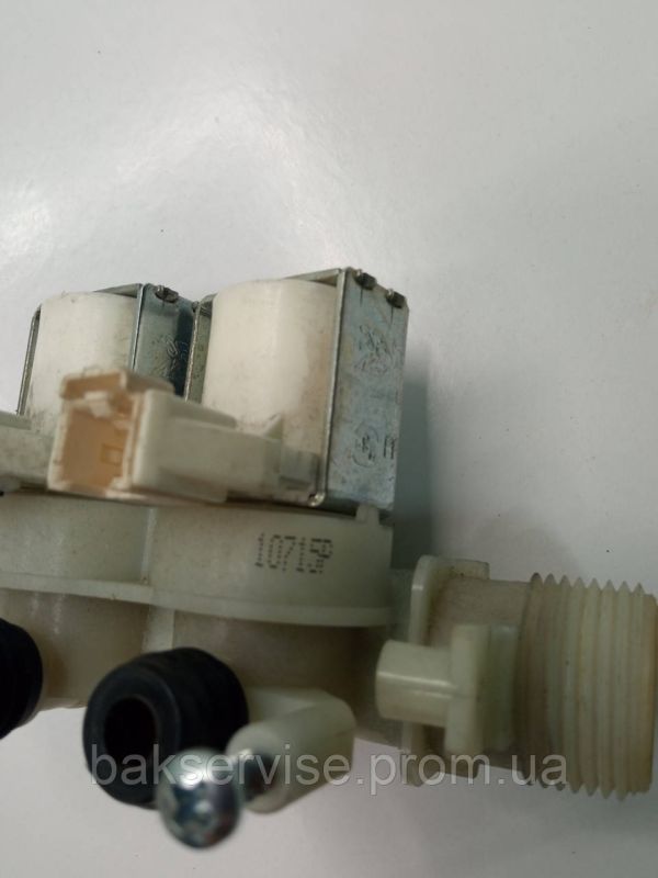 Клапан залива воды 2/90 для стиральных машин Indesit C00110333 Б/У