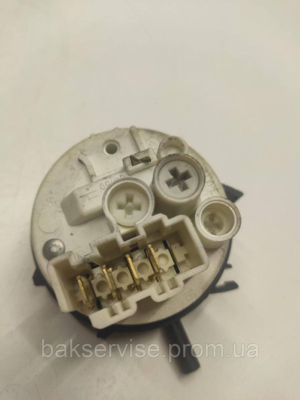 Прессостат (датчик рівня води) для пральної машини Indesit-Ariston 160021186.00 Б/У