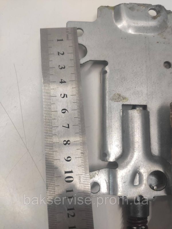 Петля дверей до посудомийної машини Electrolux 4055031332 б/у