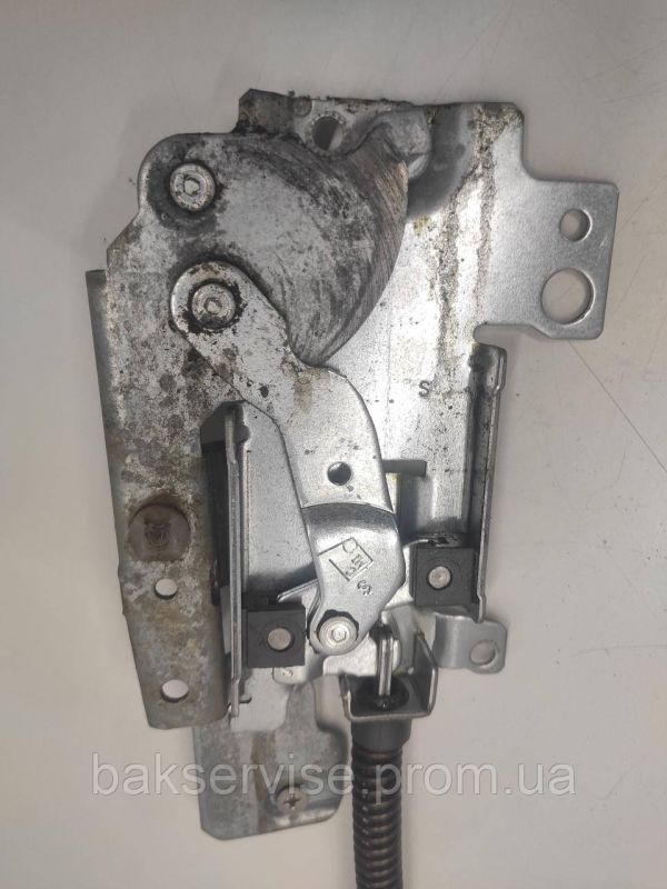 Петля дверей до посудомийної машини Electrolux 4055031332 б/у