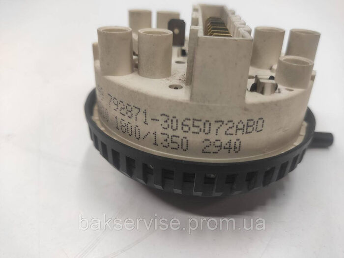 Прессостат (датчик рівня води) для пральної машини Bosch, Siemens 3065072ABO Б/У
