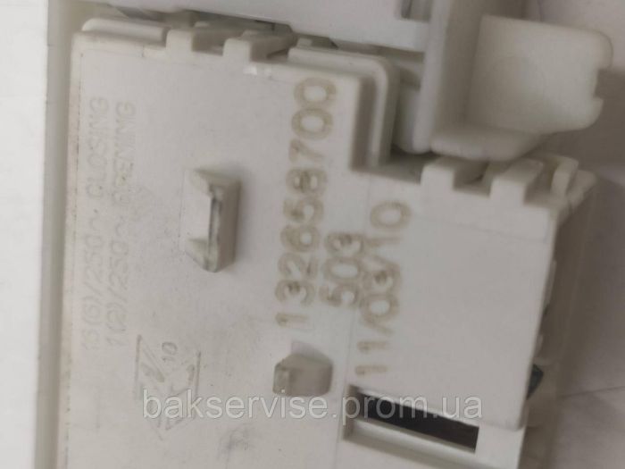 Замок до пральної машини Electrolux 132658700 Б/У