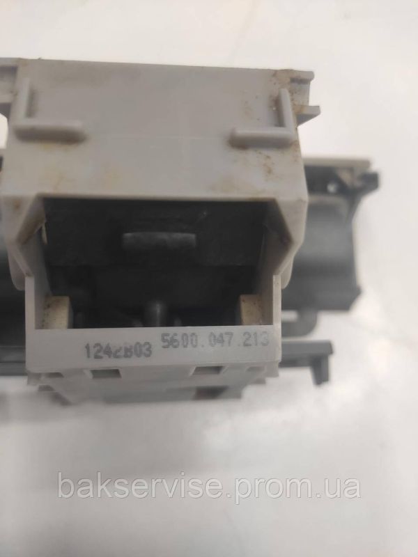 Замок (блокіратор) двері для посудомийної машини Bosch 5600047213 б/у
