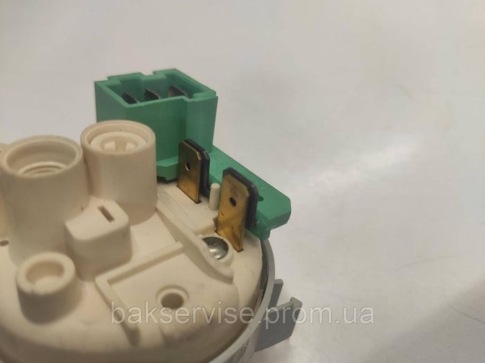 Прессостат (датчик рівня води) для пральної машини AEG 129133960 Б/У