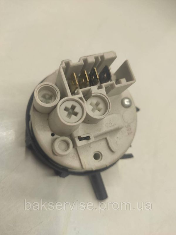 Прессостат (датчик рівня води) для пральної машини Bosch 37650043 Б/У