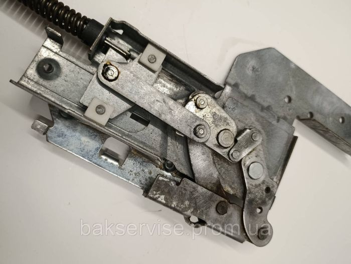 Петля дверей(права) до посудомийної машини Ariston C00302997 б/у