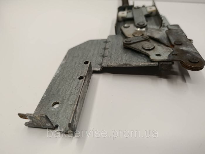 Петля дверей(ліва) до посудомийної машини Ariston C00302998 б/у