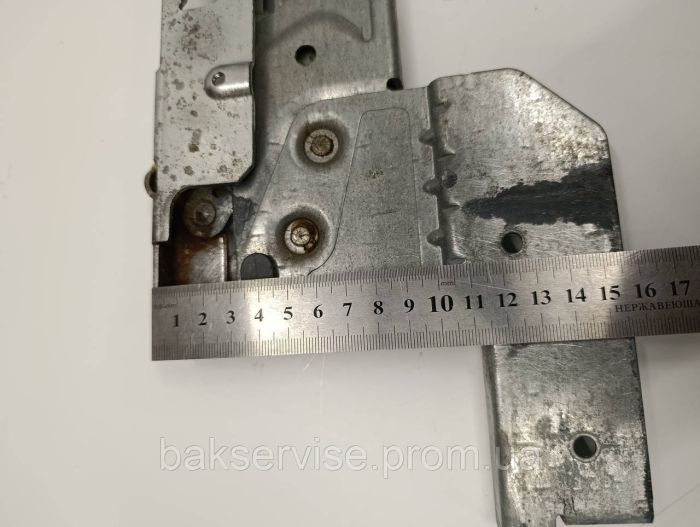 Петля дверей(ліва) до посудомийної машини Ariston C00302998 б/у