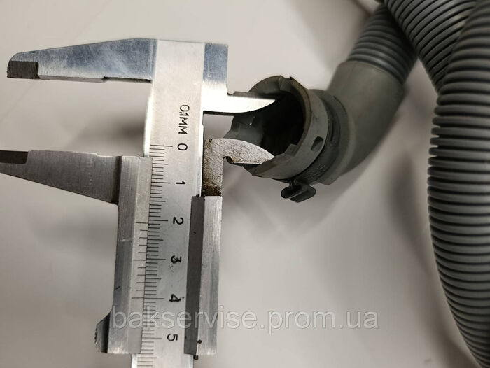 Шланг зливу води до пральної машини Bosch 1м.73см. б/у