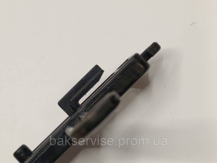 Гачок дверцят до мікрохвильової печі Daewoo KOG-6C2BS Б/У