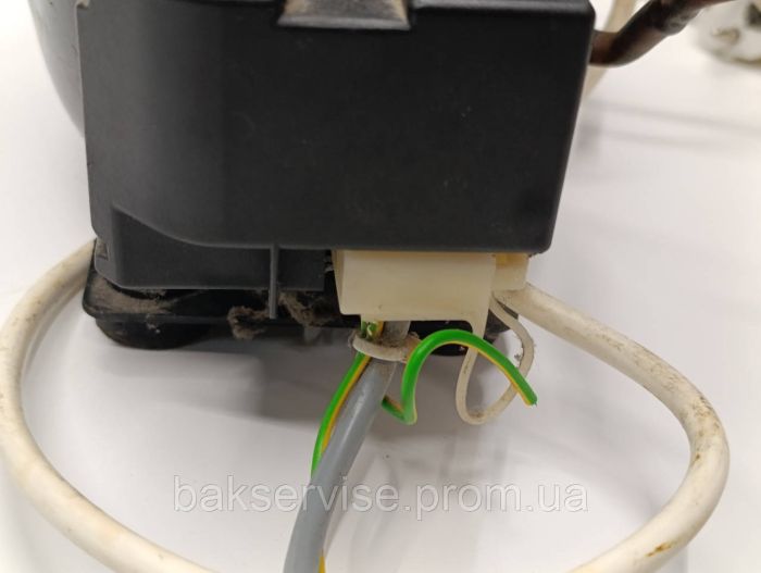 Компресор  до холодильника HLM75AA Electrolux 2425108152 R600a Б/У