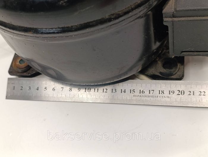Компресор  до холодильника HLM75AA Electrolux 2425108152 R600a Б/У