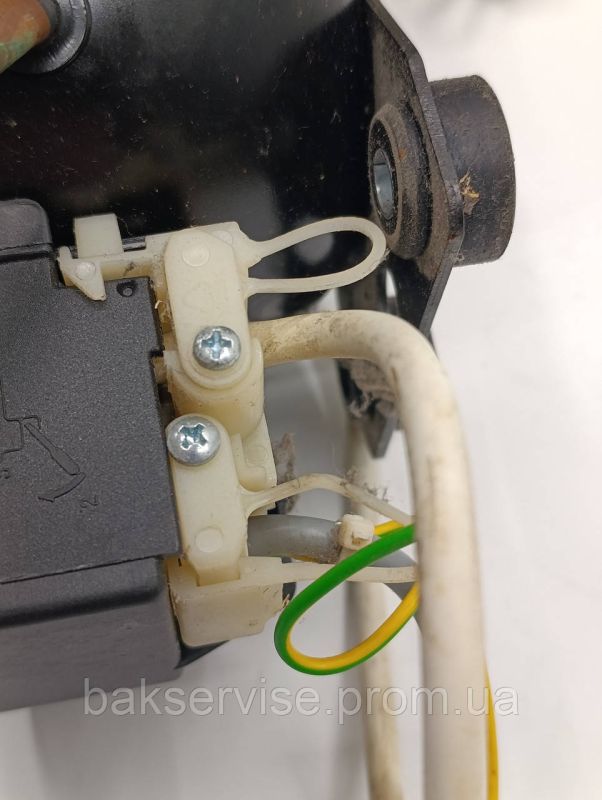 Компресор  до холодильника HLM75AA Electrolux 2425108152 R600a Б/У