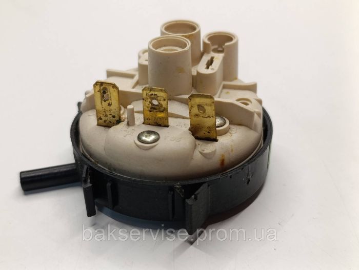 Прессостат (датчик рівня води) для посудомийної машини Indesit, Ariston 2384.03-079 Б/У