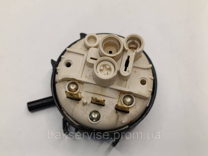 Прессостат (датчик рівня води) для посудомийної машини Indesit, Ariston 2384.03-079 Б/У