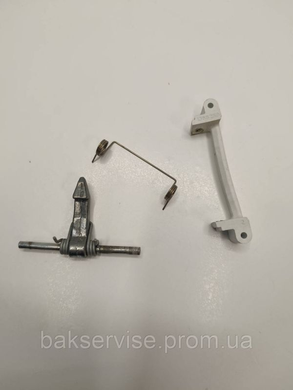 Комплект ручки дверки(гачок з кріпленням) до сушильної машини Electrolux 4055197901 Б/У