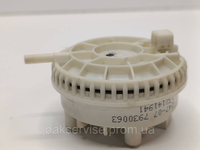 Прессостат (датчик рівня води) для пральної машини Electrolux, Zanussi, AEG 132141941 Б/У