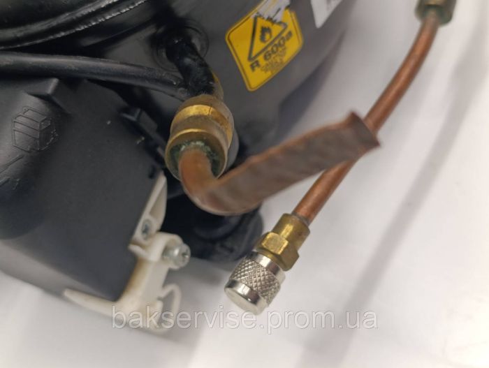 Компресор до холодильника Embraco Aspera EMT 26CLP R600a  Б/У